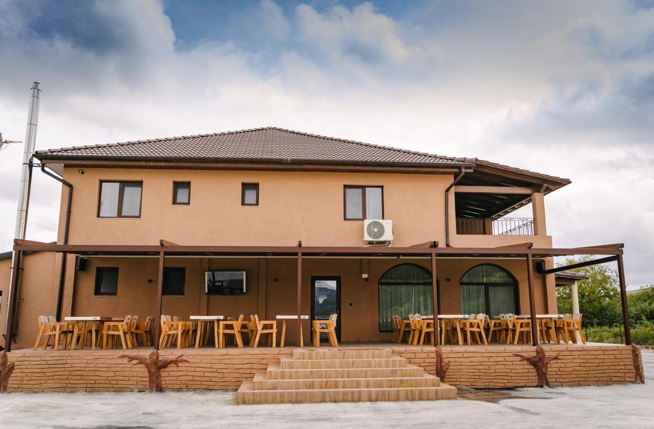 Pensiune-Restaurant Palace Carpinet 외부 사진