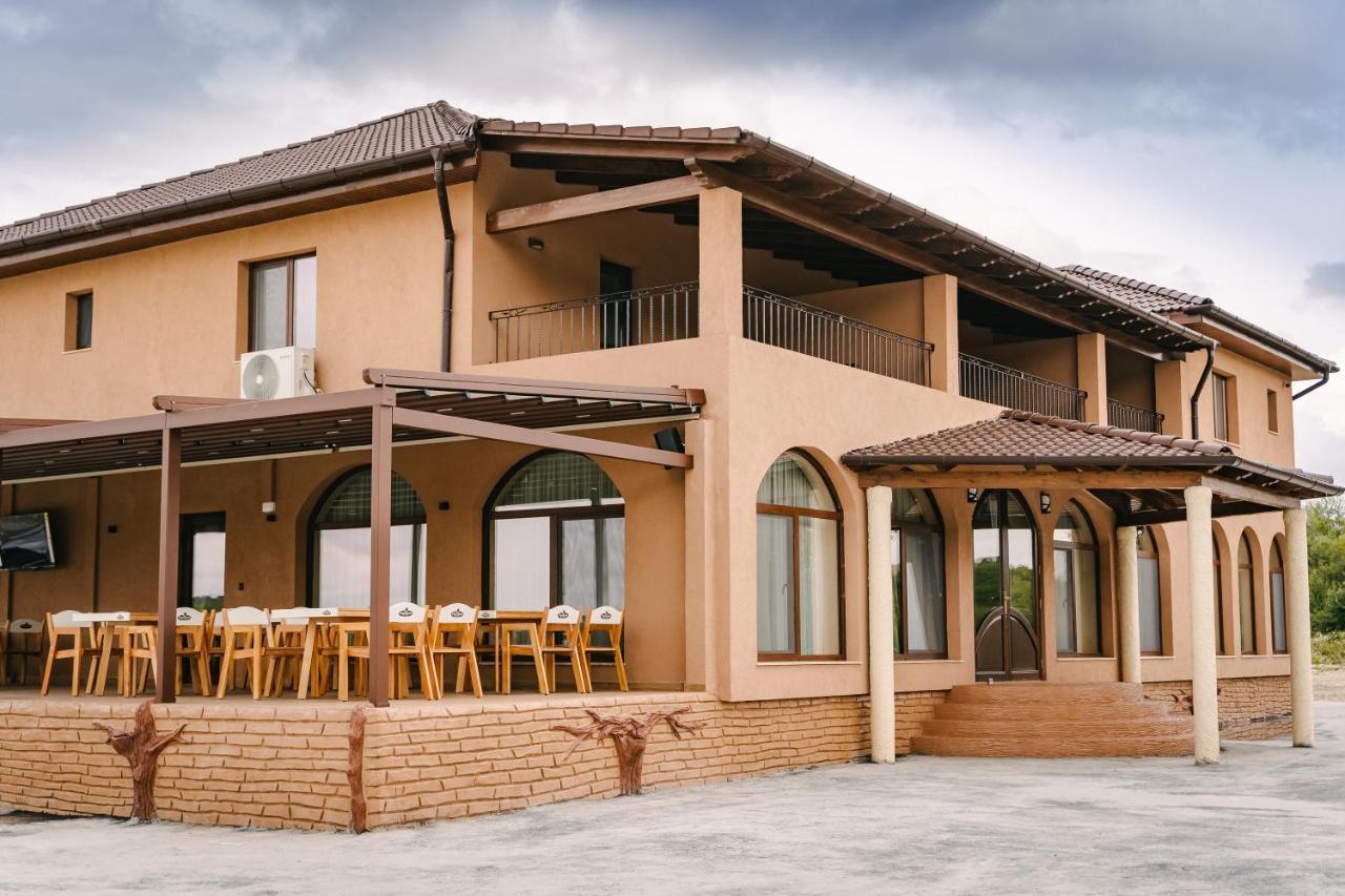 Pensiune-Restaurant Palace Carpinet 외부 사진