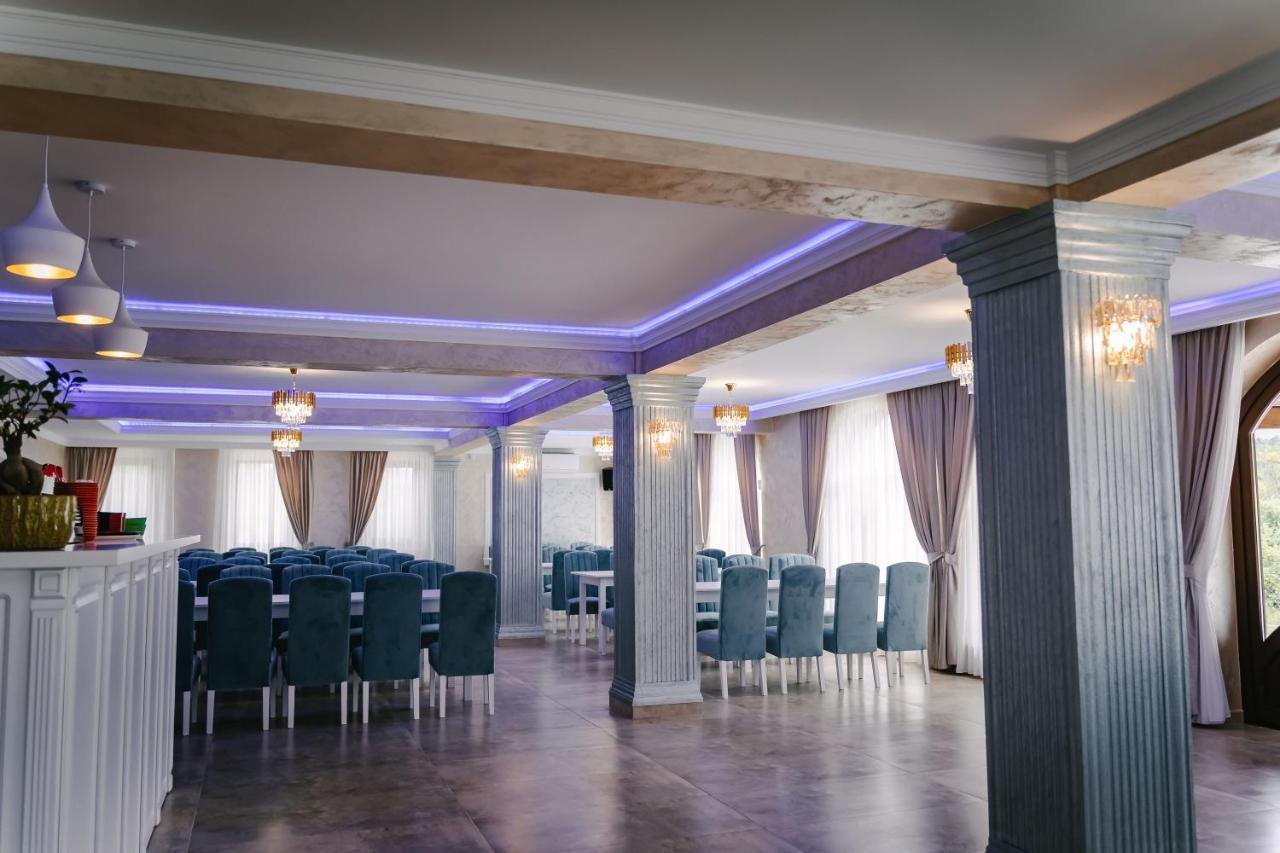 Pensiune-Restaurant Palace Carpinet 외부 사진