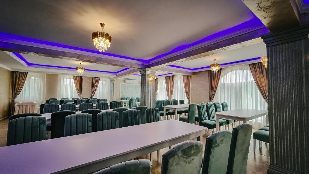Pensiune-Restaurant Palace Carpinet 외부 사진