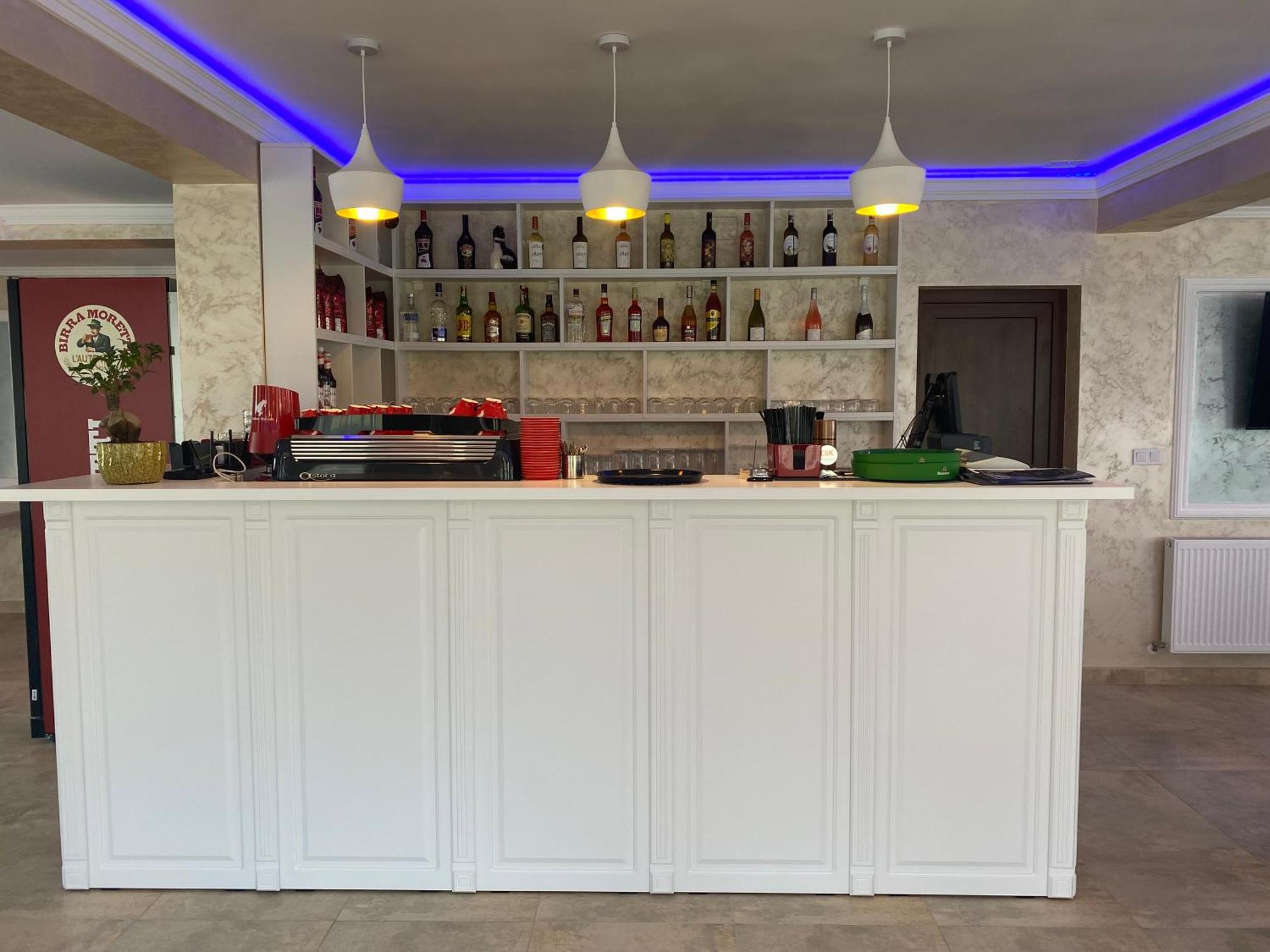 Pensiune-Restaurant Palace Carpinet 외부 사진